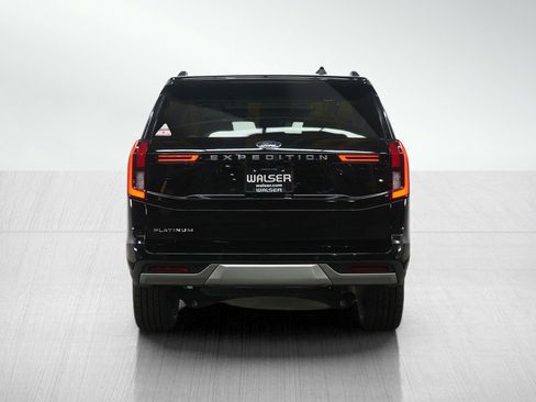 Used 2025 Ford Expedition Platinum image 4
