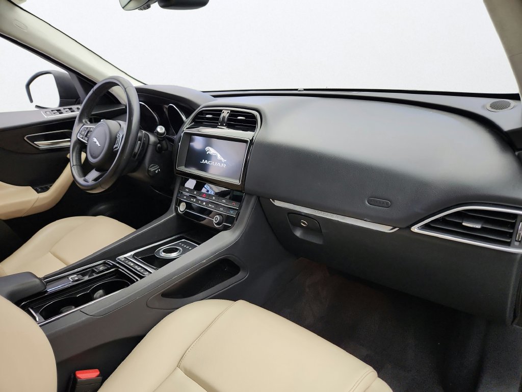 Used 2020 Jaguar F-PACE Premium AWD/4WD image 28