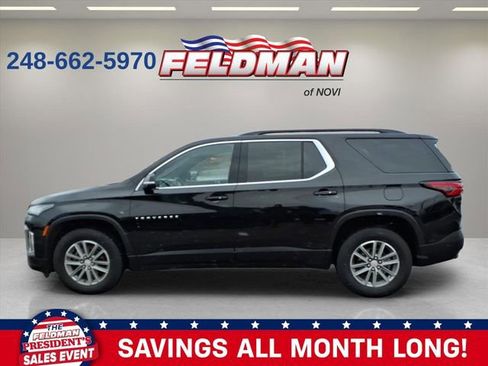 Used 2023 Chevrolet Traverse LT image 2