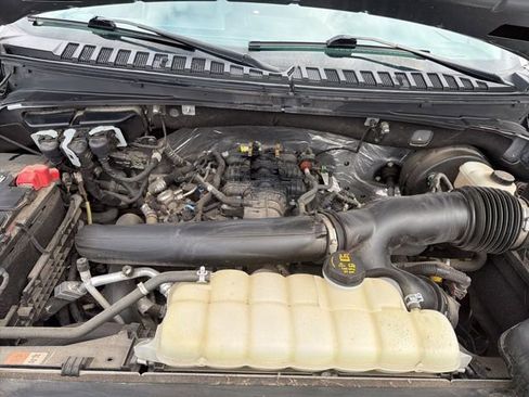 Used 2021 Ford Expedition XLT image 32