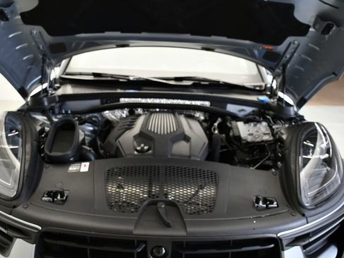 New 2026 Porsche Macan AWD/4WD image 13