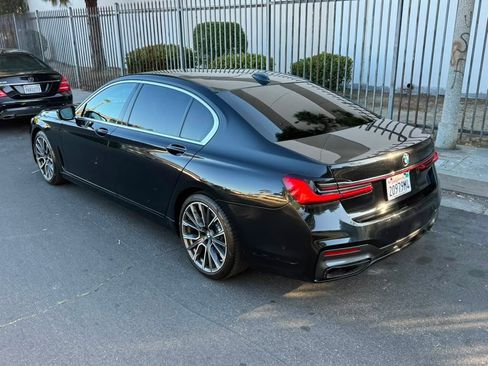 Used 2022 BMW 740i w/ M Sport Package RWD image 6