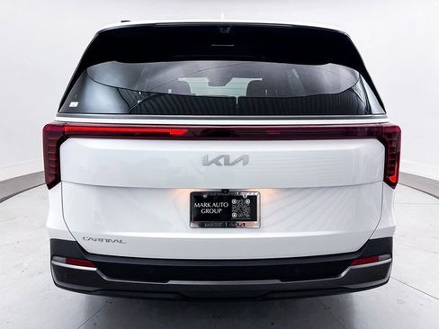 Used 2025 Kia Carnival SX Prestige image 19