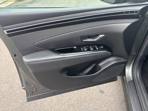 Certified 2022 Hyundai Tucson Limited AWD/4WD image 10