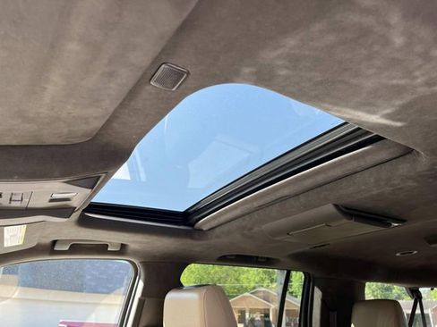 Used 2018 Cadillac Escalade ESV Platinum image 44