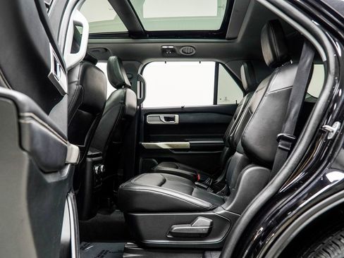 Used 2022 Ford Explorer Limited w/ Equipment Group 301A image 38