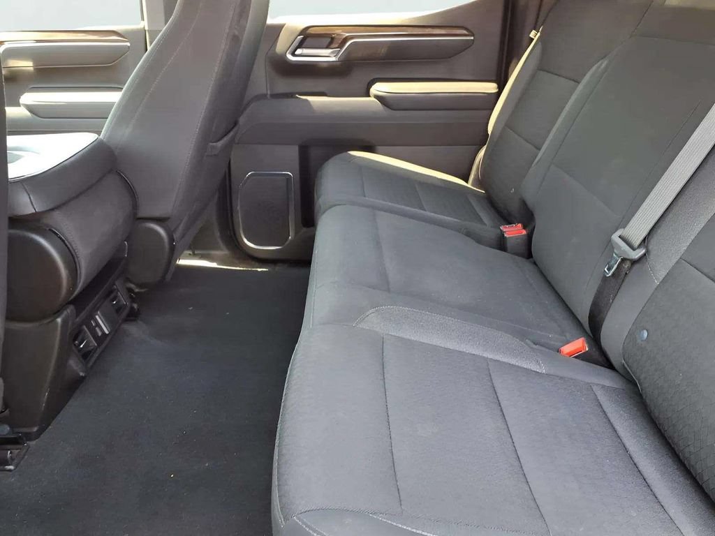Used 2025 Chevrolet Silverado 1500 LT RWD image 38