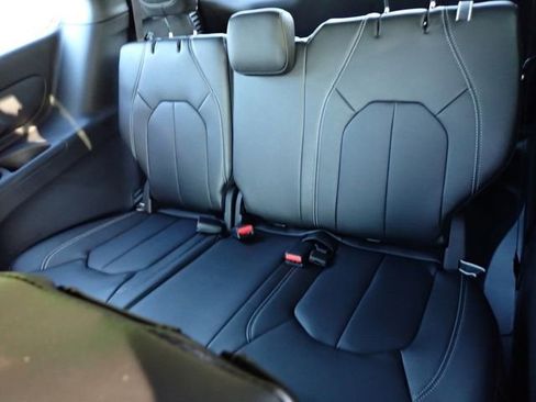New 2026 Chrysler Pacifica Select image 14