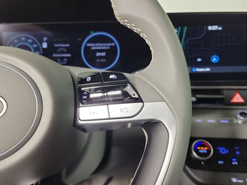 New 2025 Hyundai Elantra SEL image 21