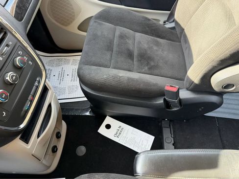 Used 2016 Dodge Grand Caravan American Value Package image 30