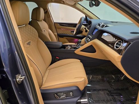 Certified 2023 Bentley Bentayga AWD/4WD image 2