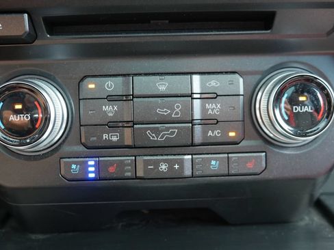 Used 2018 Ford F150 Lariat w/ Equipment Group 502A Luxury AWD/4WD image 31