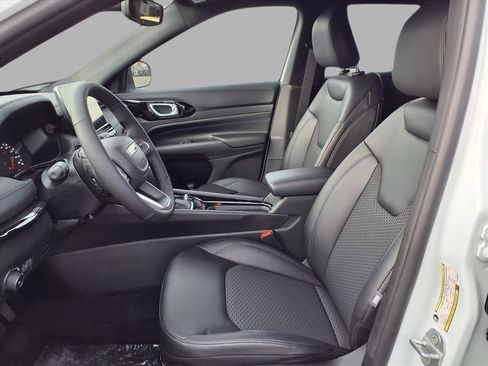 New 2026 Jeep Compass Latitude AWD/4WD image 19