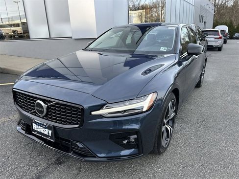 Certified 2023 Volvo S60 B5 Core w/ Climate Package image 4