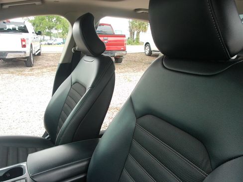 Used 2017 Ford Fusion SE w/ Equipment Group 601A FWD image 13