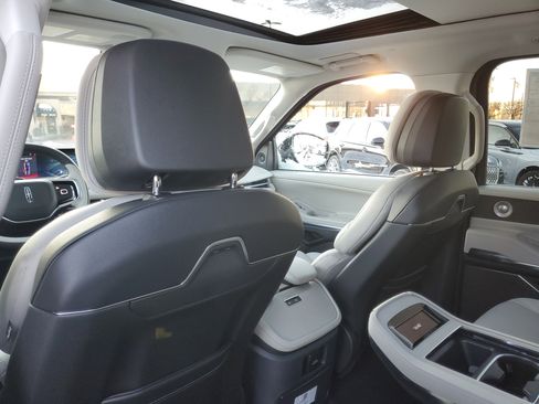 New 2025 Lincoln Navigator L Reserve image 28