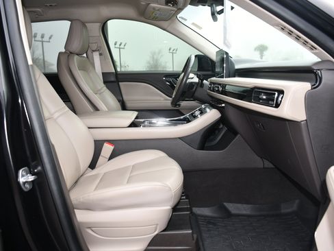 Used 2021 Lincoln Aviator Standard image 22