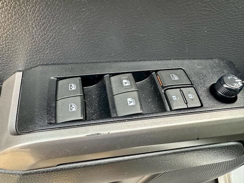 Used 2023 Toyota Tacoma SR5 w/ Technology Package image 8