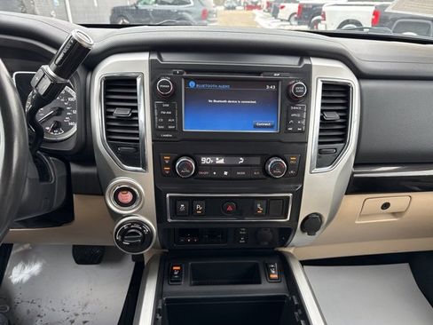 Used 2017 Nissan Titan SV image 7