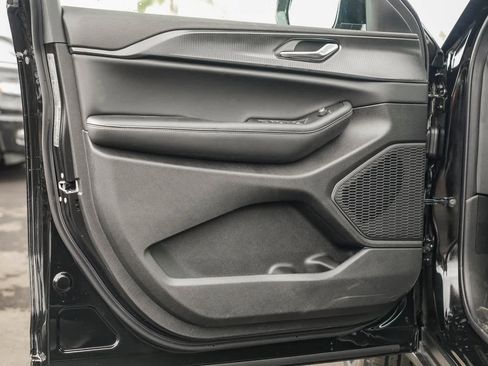 New 2025 Jeep Grand Cherokee L Altitude image 23