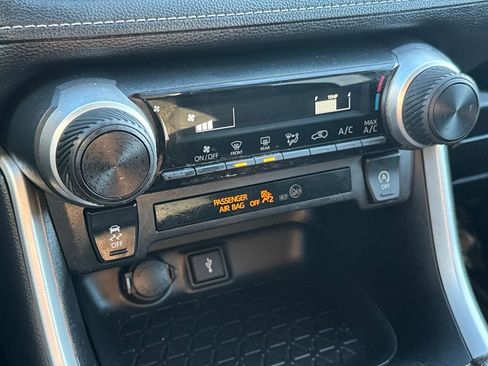 Used 2022 Toyota RAV4 LE image 22