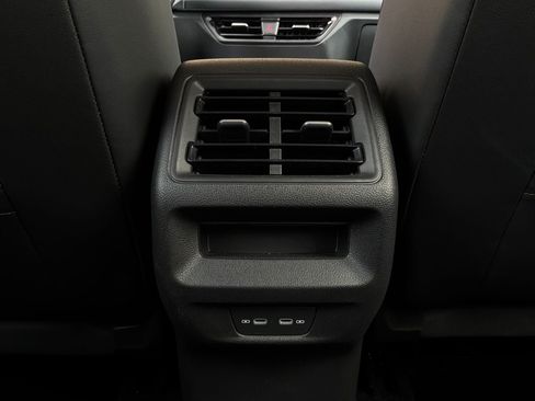 Used 2026 Volkswagen Tiguan SE FWD image 13