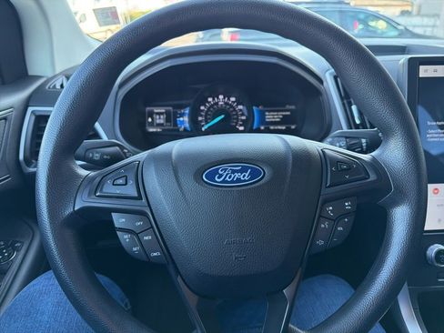 Used 2023 Ford Edge SE image 16
