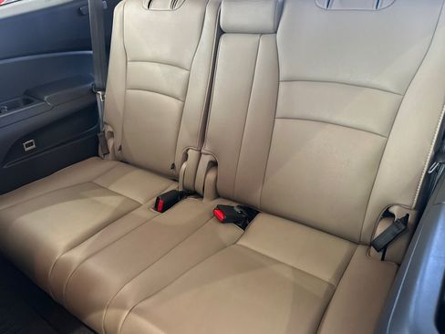 Used 2016 Honda Pilot Touring image 19