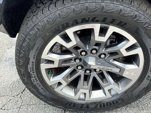 Used 2024 GMC Hummer EV 3X w/ LPO, Illumination Package AWD/4WD image 12