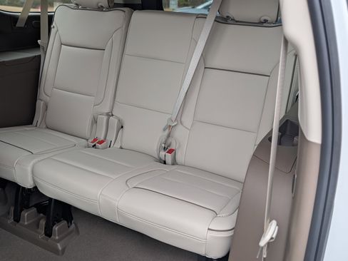 Used 2024 GMC Yukon XL Denali w/ Advanced Technology Package image 18