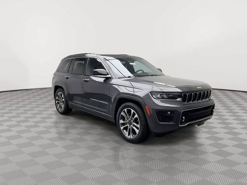 Used 2023 Jeep Grand Cherokee Overland AWD/4WD image 36