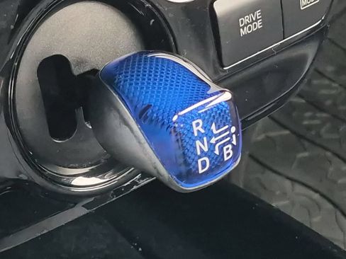 Used 2019 Toyota Prius XLE AWD/4WD image 32