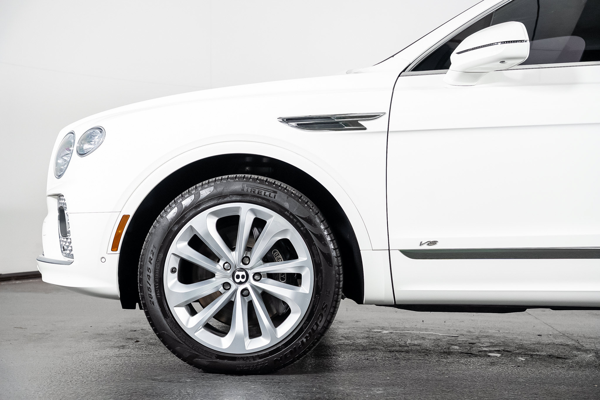 Used 2022 Bentley Bentayga AWD/4WD image 14