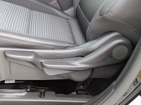 Used 2025 Chevrolet Trax LT w/ LT Convenience Package image 15