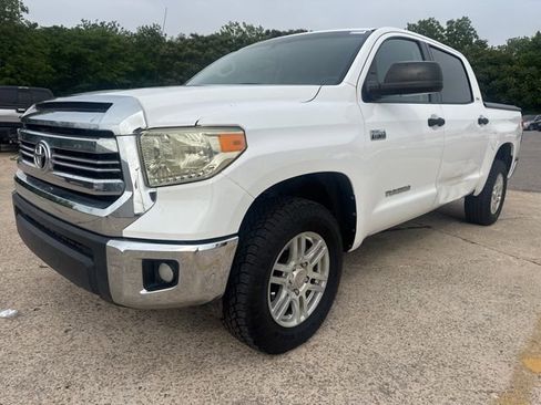 Used 2016 Toyota Tundra SR5 w/ SR5 Upgrade Package AWD/4WD image 1