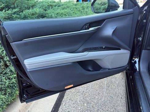 Used 2022 Toyota Camry XSE FWD image 10