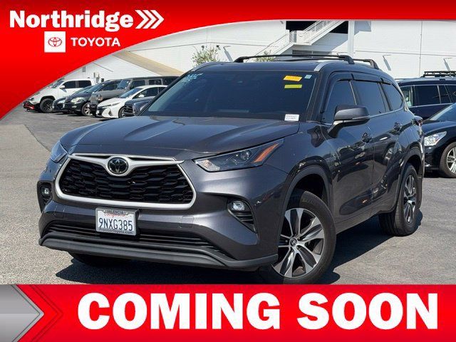 Used 2024 Toyota Highlander XLE AWD/4WD image 1
