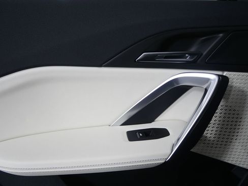 New 2026 BMW X2 xDrive28i w/ Technology Package image 13