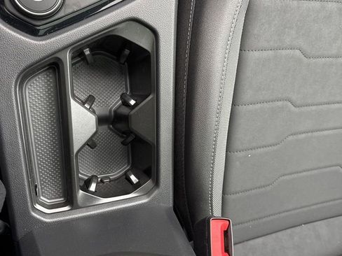 New 2026 Volkswagen Taos SE image 17