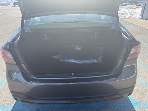 Used 2022 Subaru Legacy Premium image 7