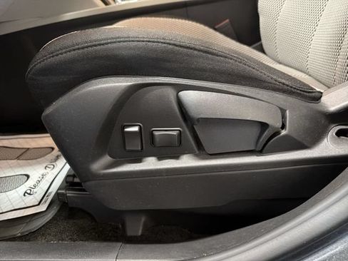 Used 2017 Chevrolet Equinox LT AWD/4WD image 12