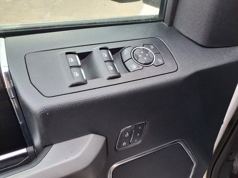 Certified 2019 Ford F150 Platinum w/ Equipment Group 701A Luxury image 25