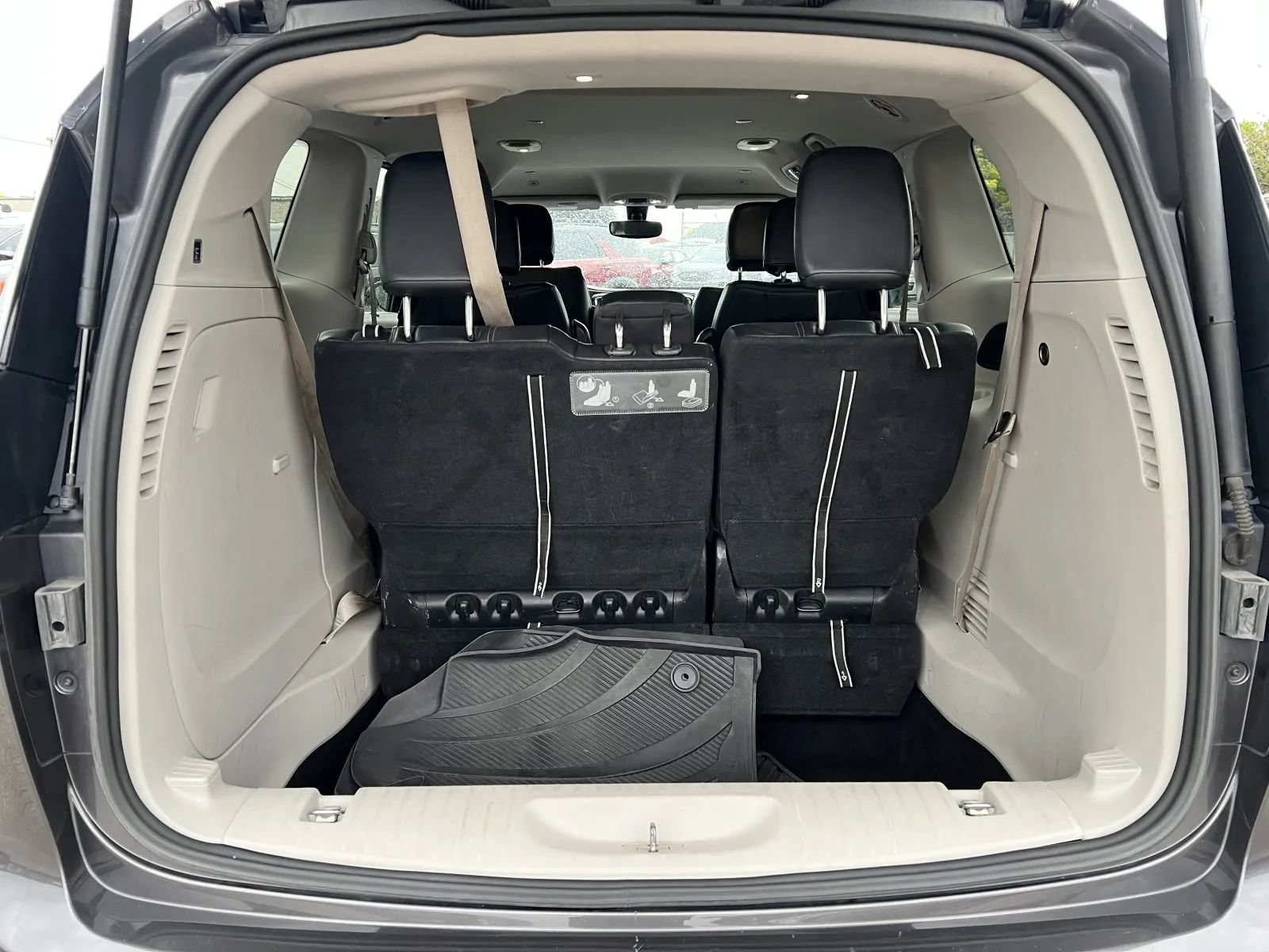 Used 2019 Chrysler Pacifica Touring-L FWD image 18