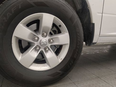 Used 2022 RAM 1500 Classic SLT image 31