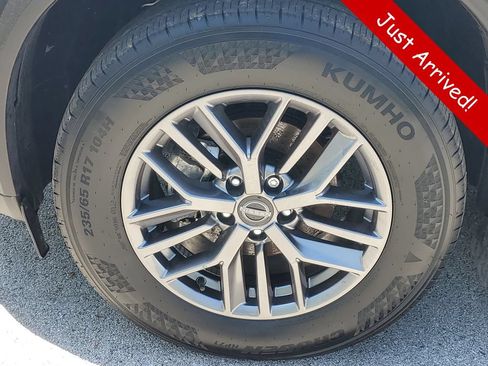 Used 2025 Nissan Rogue S AWD/4WD image 5