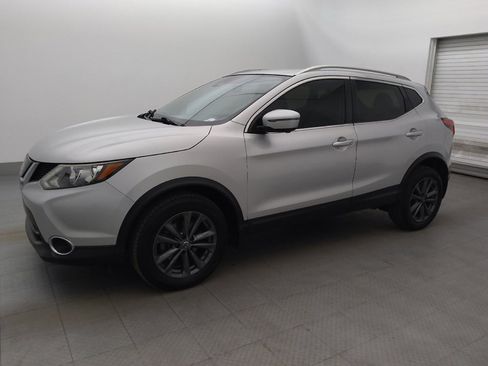 Used 2019 Nissan Rogue Sport SV w/ Technology Package FWD image 2