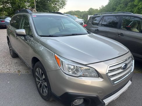 Used 2015 Subaru Outback 2.5i Limited AWD/4WD image 3