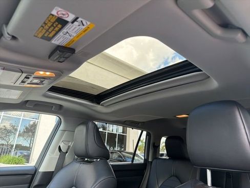 Used 2022 Toyota Highlander XLE image 13