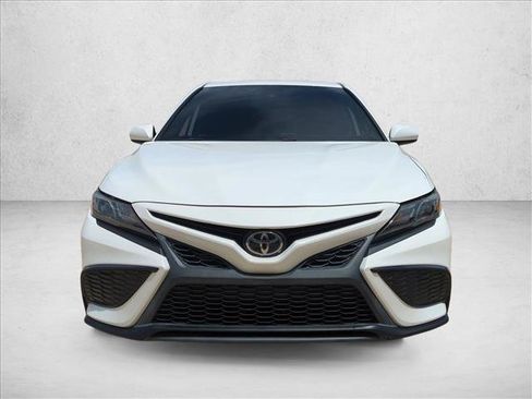 Used 2021 Toyota Camry SE FWD image 2