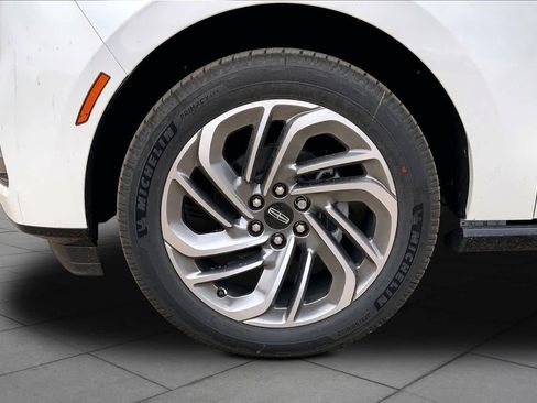 New 2026 Lincoln Navigator Reserve AWD/4WD image 11